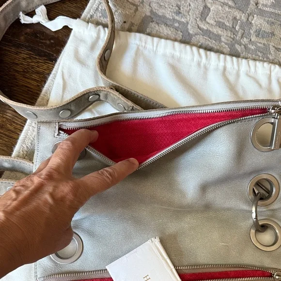Hammitt Taupe/Beige Crossbody w/storage bag, authentic card, & 2 straps - Picture 4 of 10